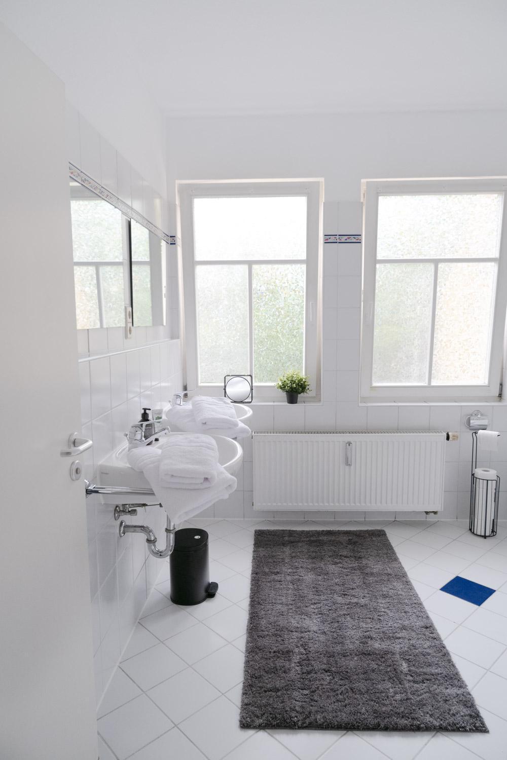 Bella Casa - Business&Family - 2 Zimmer Direkt Neben Schloss, Parkplatz, Smarttv, Netflix, Waschmaschine, 24H Checkin, 71Qm, Kingsizebett, Hotelbettwaesche Людвігсбург Екстер'єр фото